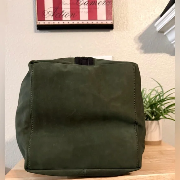 LAMB Nubuck Green Leather w/Black 1-Strap Sling BackPack Excellent Condition!! - Picture 4 of 8